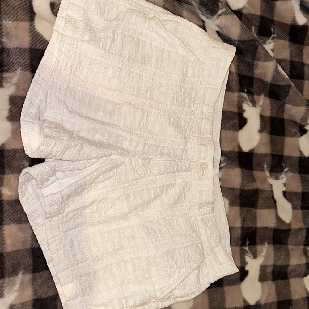 Old navy white shorts size 8 very pretty 🤩